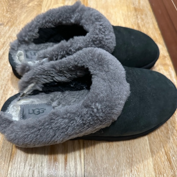 Ugg slippers - Picture 2 of 3